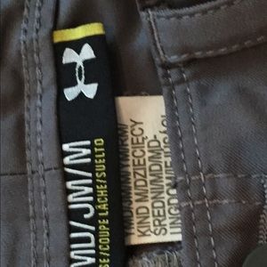 Boys underarmour grey golf shorts (size medium)